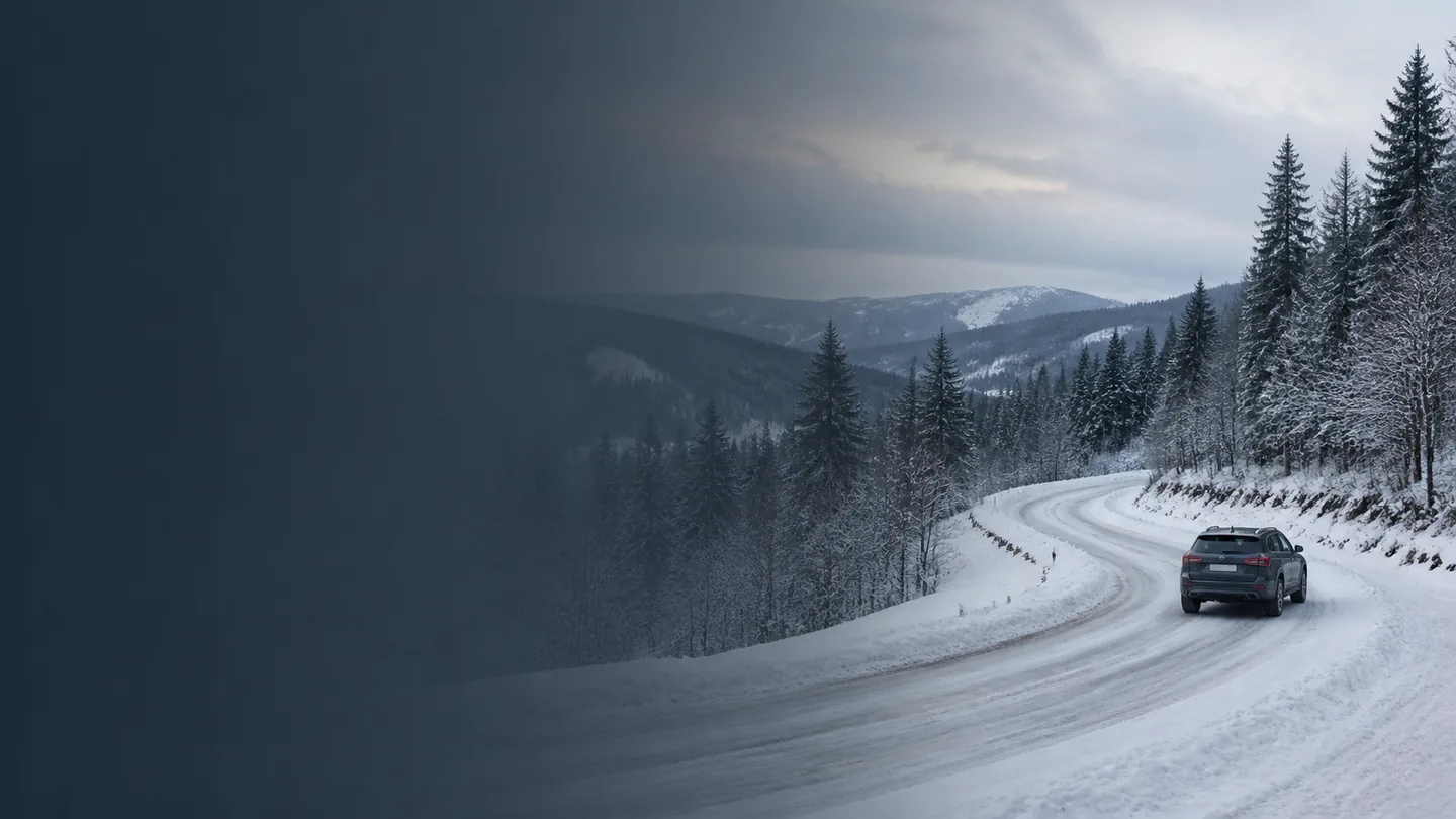 Grafitowy crossover na zaśnieżonej leśnej serpentynie - BFGoodrich g-Force Winter 2 na śnieg, lód i mokrą drogę